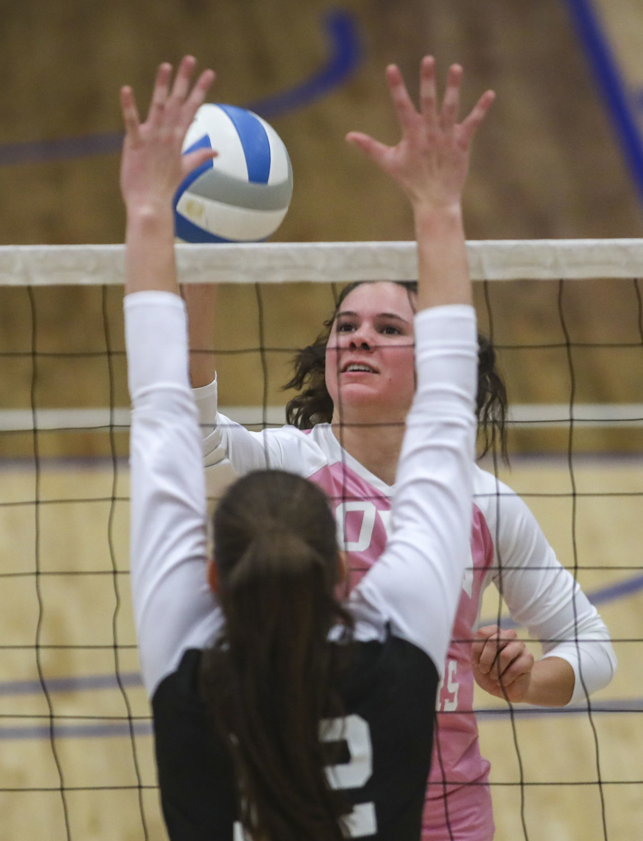 111918-volleyball-019